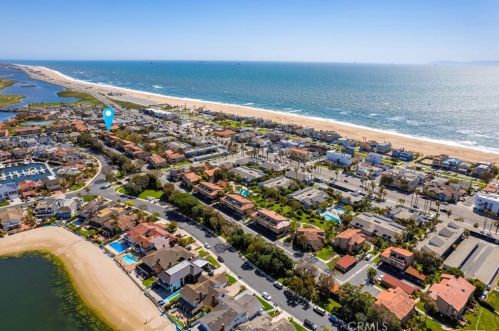 17005 Bluewater Ln, Huntington Beach CA  92649-2929 exterior