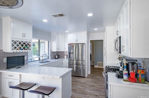 818 Calle Del Sol, Upland CA 91784-1875 exterior