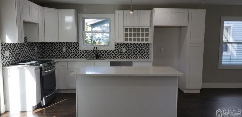 135 Cooper Ave, Iselin, NJ 08830-2003