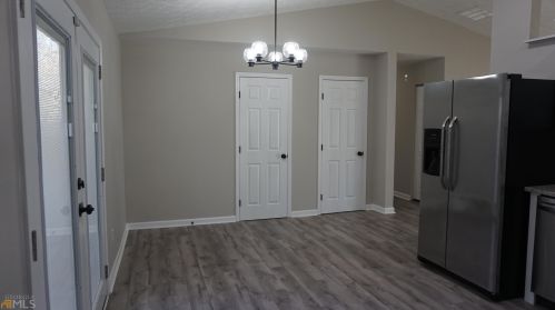 3260 Creekwood Dr, Rex GA  30273-2121 exterior