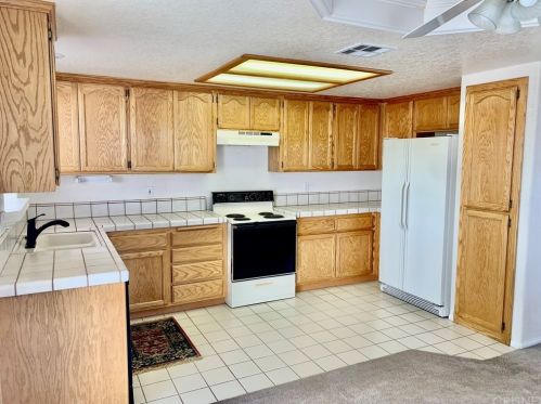 14312 Hardtree Dr, Leona Valley, CA 93532-1447