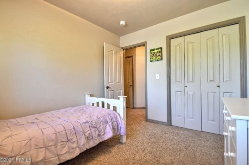 8028 Springshire Dr, Park City UT 84098-5396 exterior