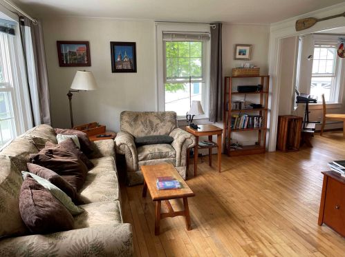 87 Belknap St, Laconia, NH 03246-2606