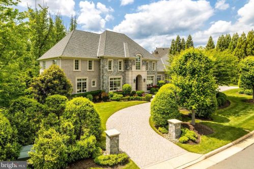 1016 Founders Ridge Ln, Mc Lean, VA 22102-2040