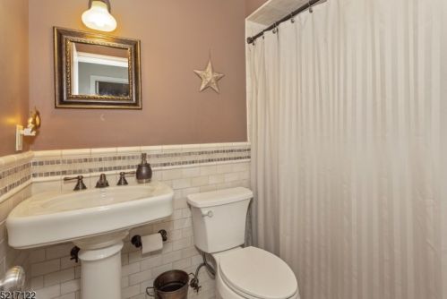 1097 Sussex Tpke, Dover NJ  07869-4206 exterior