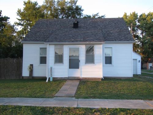 210 Central St, Atwood, IL 61913-7164