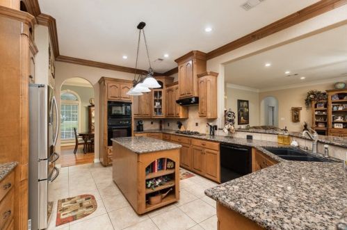 359 Westwood Rd, Angleton TX 77515-7468 exterior