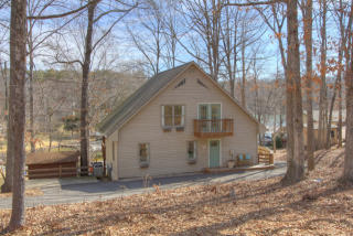 1010 Parkside Dr, Scruggs, VA 24121-4448