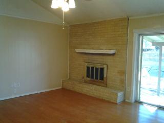 6621 Charmaine Dr, Fort Worth TX  76148-2822 exterior