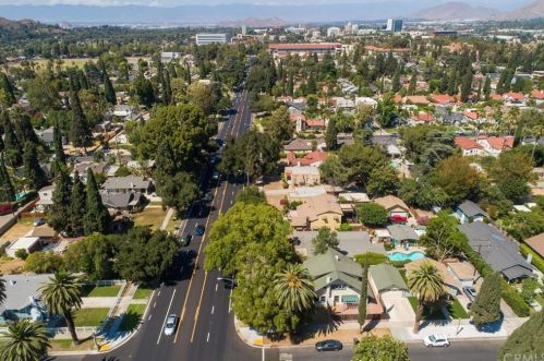 5292 Magnolia Ave, Riverside CA  92506-1248 exterior