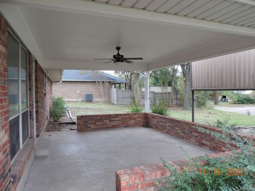 1421 Meadow Ln, Midlothian TX  76065-2050 exterior