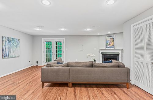 11760 Great Owl Cir, Herndon VA  20194-1169 exterior