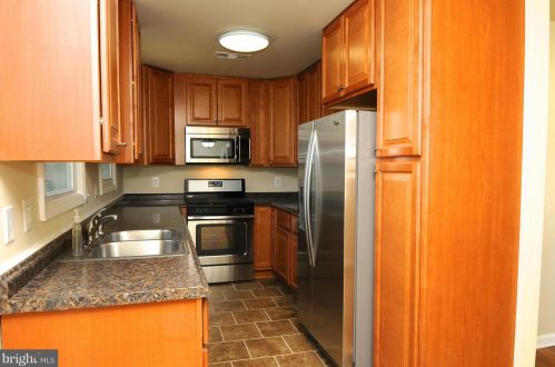7603 Burnside Ct, Falls Church, VA 22043-1230