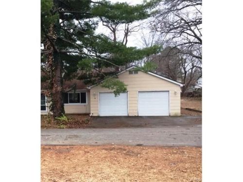 16 Spur Dr, Fenton, MO 63026-4322