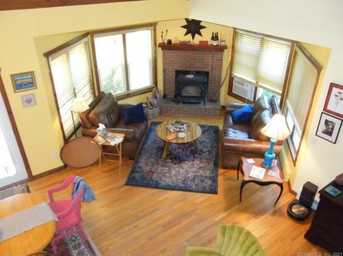 2 Pinewood Trl, Deep River, CT 06417-1609
