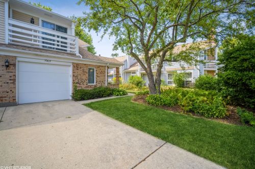 1069 Courtland Dr, Buffalo Grove, IL 60089-1198