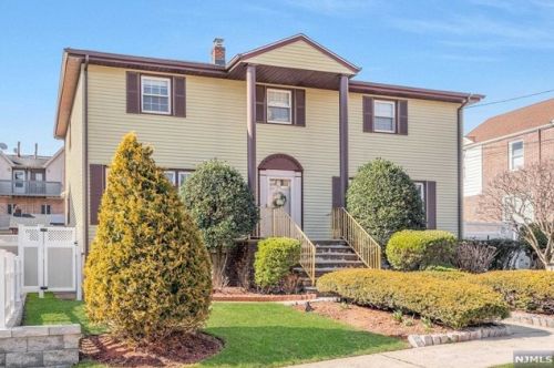 28 Grant Ave, Cliffside Park, NJ 07010-3107