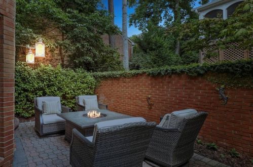 205 Embassy Ct, Atlanta GA  30328-4854 exterior