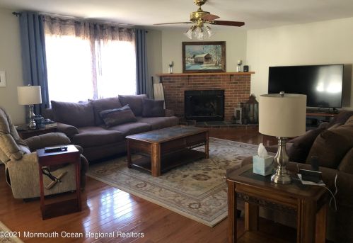 39 Kremer Ave, Tinton Falls, NJ 07724-1728