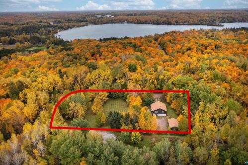 5755 Pine Circle Dr, Duluth, MN 55811-9798
