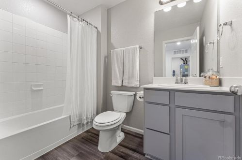 21001 60th Ave, Denver CO  80019 exterior