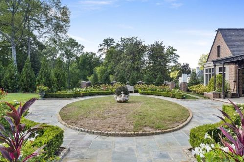 2860 Habersham Rd, Atlanta GA  30305-2959 exterior