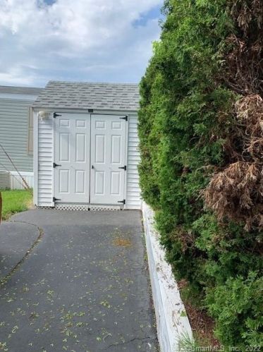 1012 Old Colony Rd, Meriden CT  06451-6362 exterior