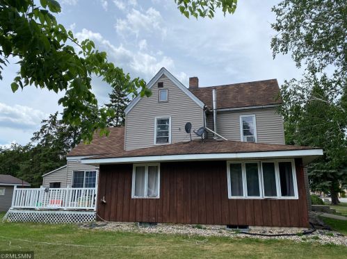 322 10th St, Willmar, MN 56201-2533
