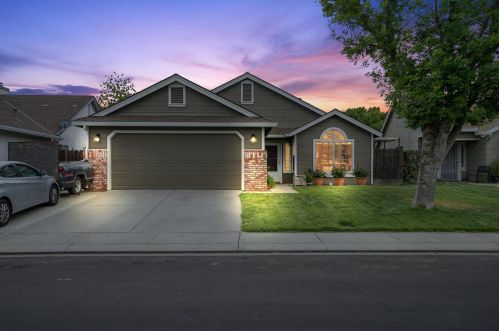 3725 Ellenboro Ave, Modesto, CA 95357-1439