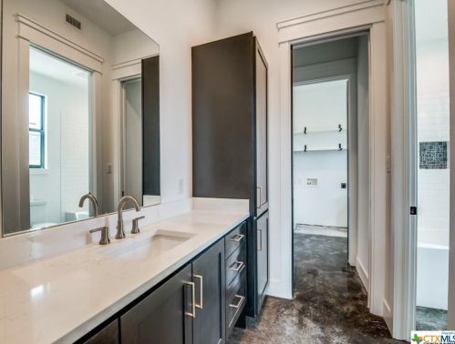 340 Warbler Dr, Spring Branch TX 78070-5064 exterior