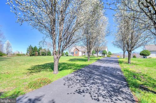 1862 Belsches Rd, Bumpass, VA 23024-4041
