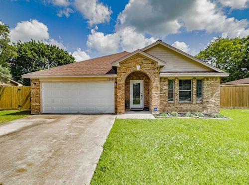 1209 Fair Dr, Angleton, TX 77515-8129