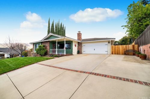 11403 Golden Gate Dr, Yucaipa, CA 92399-9733