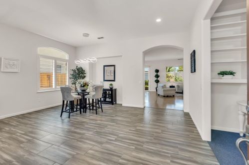 9493 Emerald Cove Ln, Elk Grove CA  95758-3612 exterior