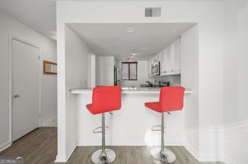 15 Finch Dr, Atlanta GA  30308-6501 exterior