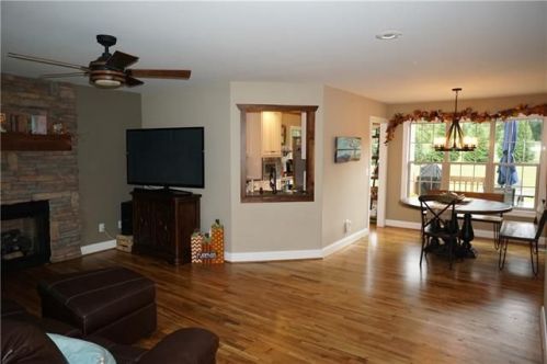 123 Maplewood Ct, Hudson, NC 28638-2273