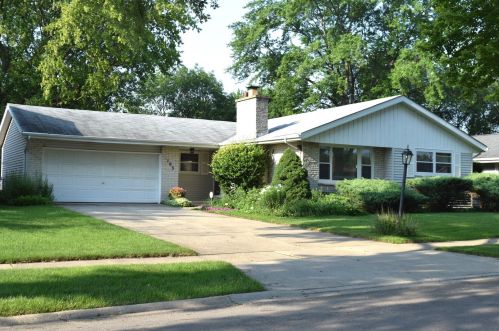 103 Janet Ave, Streamwood, IL 60107-1301