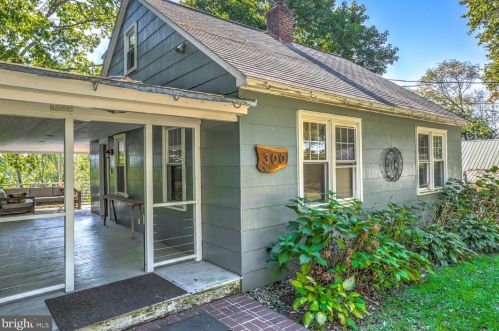300 Turtle Hill Rd, Ephrata, PA 17522-8702