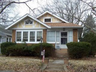 437 49th St, Moline, IL 61265-1952
