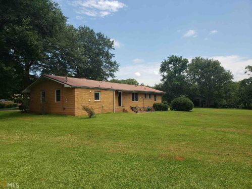 70 Dixie Meadow Ln, Carrollton, GA 30117-6917