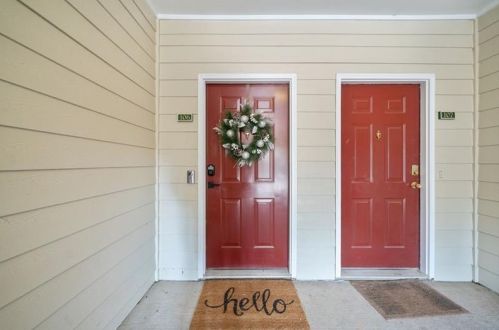 106 Spg Hts Ln, Smyrna GA  30080-3757 exterior