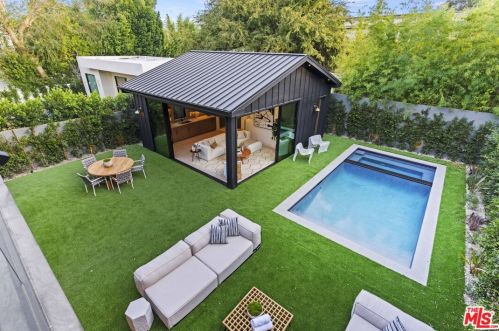 15754 Morrison St, Van Nuys CA  91436-1544 exterior