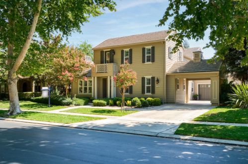 1864 Fairway Oaks Dr, Ripon, CA 95366-9359
