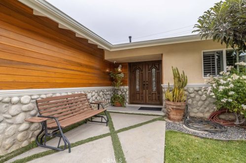 1689 Wade Cir, Simi Valley, CA 93065-5647