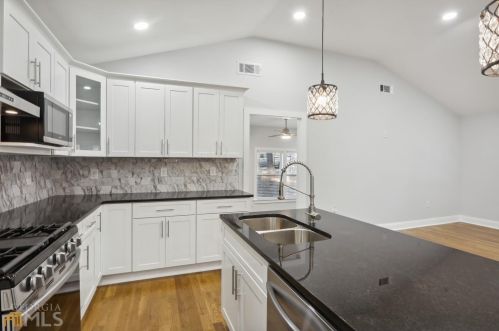 2527 Hatfield Cir, Atlanta GA  30316-3950 exterior