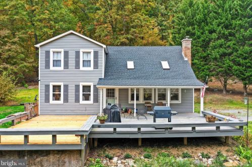 206 English Muffin Ct, Berkeley Springs, WV 25411-3118