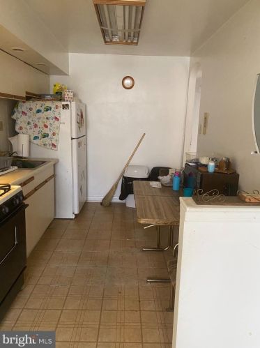 6405 10th St, Philadelphia, PA 19126-3727