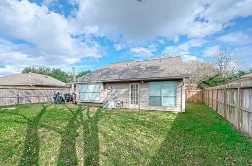 1003 Holly Hall Dr, Richmond TX  77406-2340 exterior