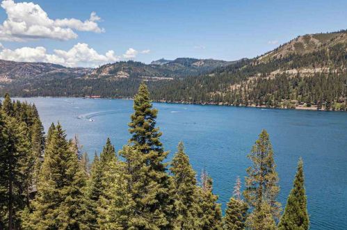 14425 Shore Dr, Truckee, CA 96161-3436