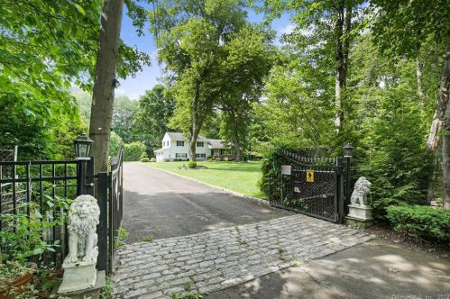 10 Redcoat Rd, Norwalk, CT 06850-2313